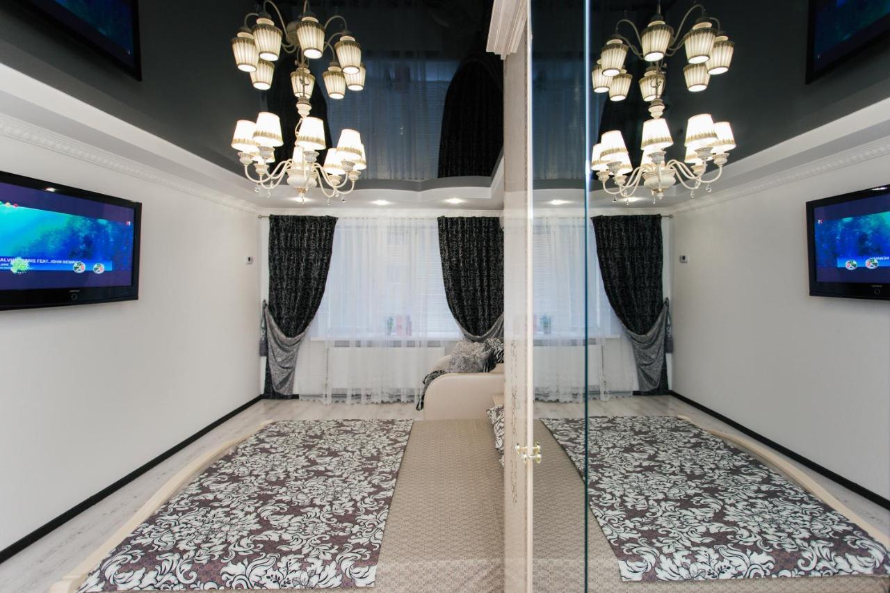 De LUXE Apartments Centr Illinskaya Sumy Exteriör bild