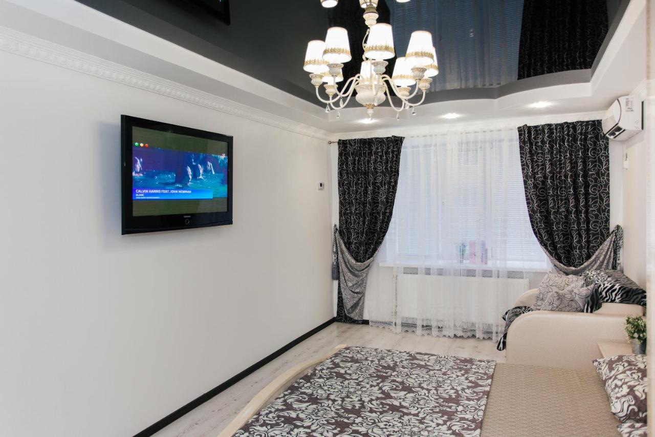 De LUXE Apartments Centr Illinskaya Sumy Exteriör bild