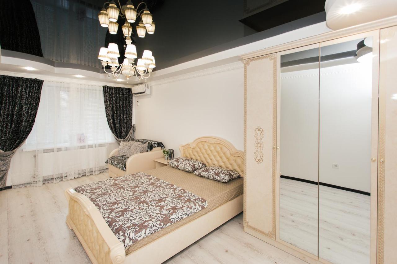 De LUXE Apartments Centr Illinskaya Sumy Exteriör bild