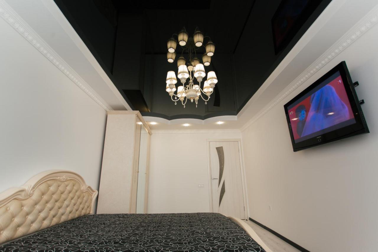 De LUXE Apartments Centr Illinskaya Sumy Exteriör bild