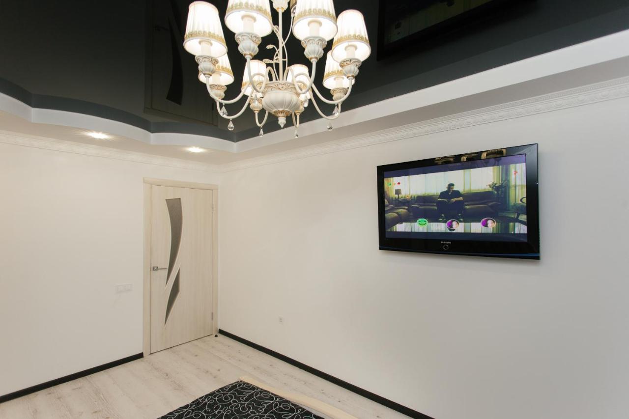De LUXE Apartments Centr Illinskaya Sumy Exteriör bild