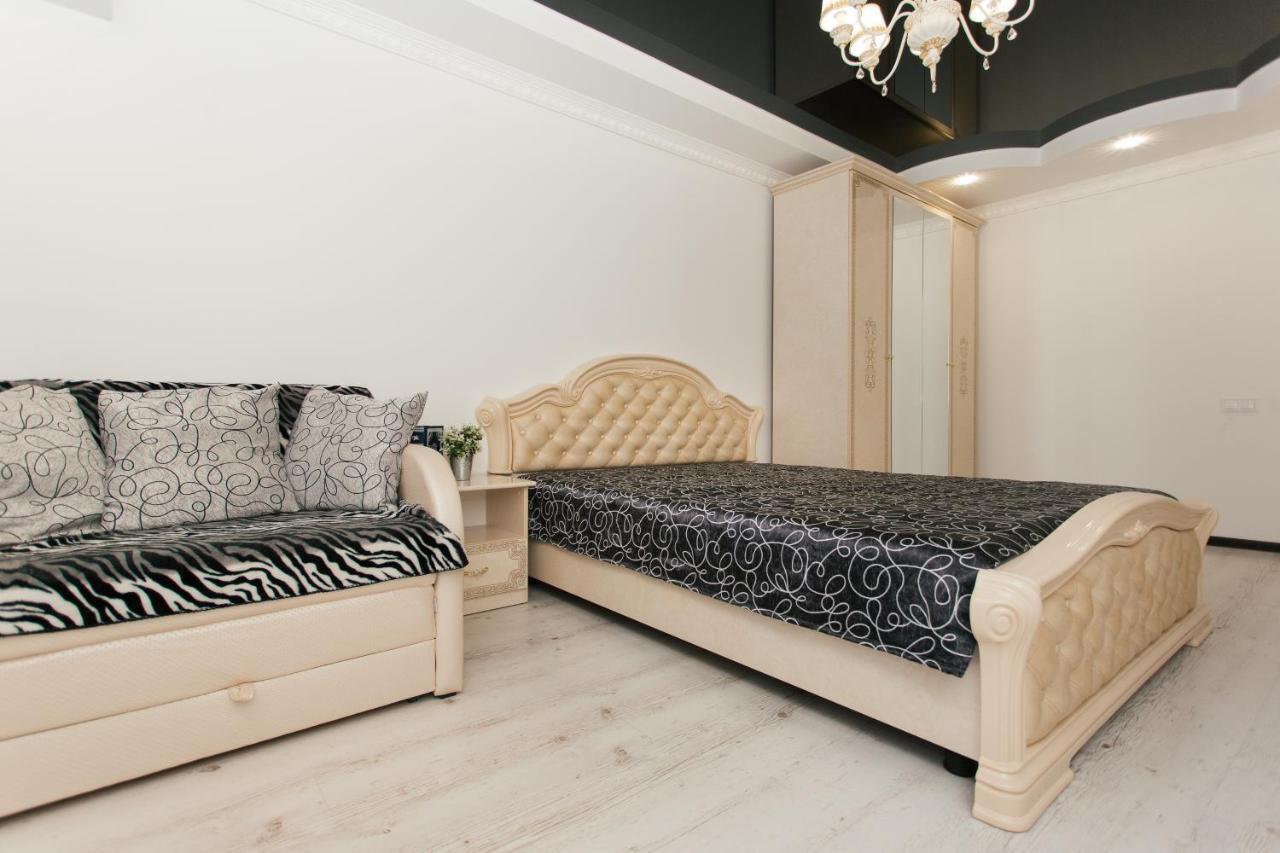 De LUXE Apartments Centr Illinskaya Sumy Exteriör bild