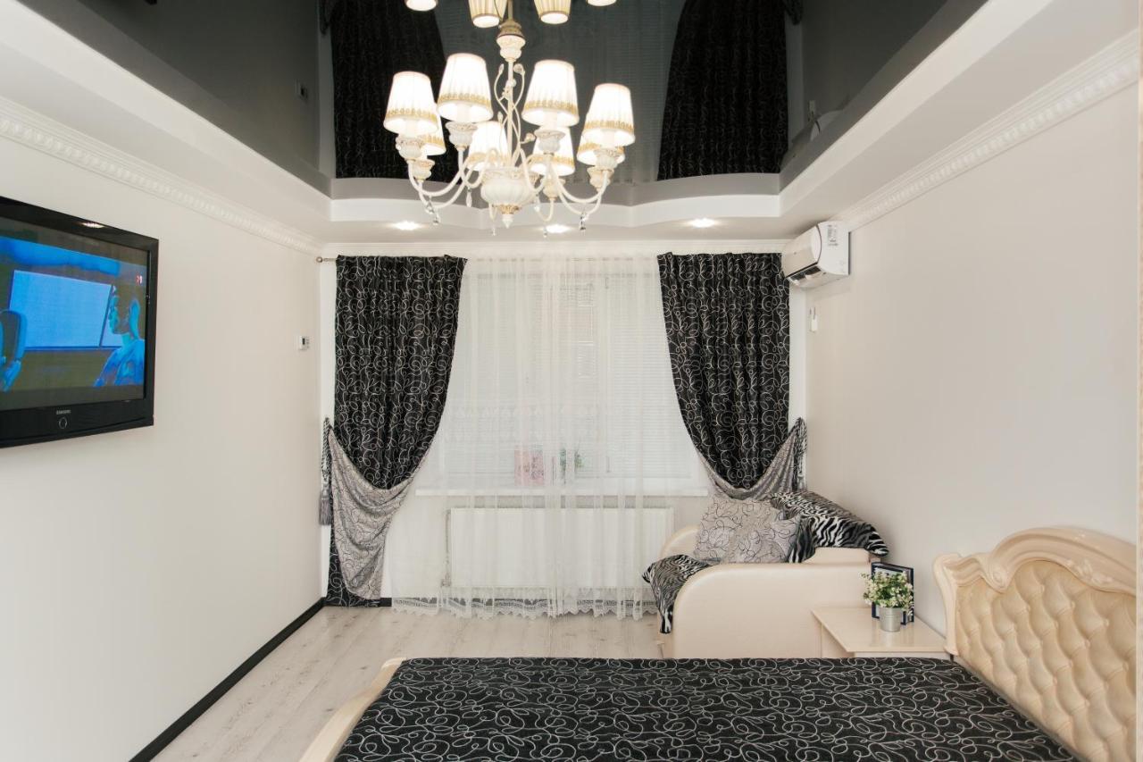 De LUXE Apartments Centr Illinskaya Sumy Exteriör bild