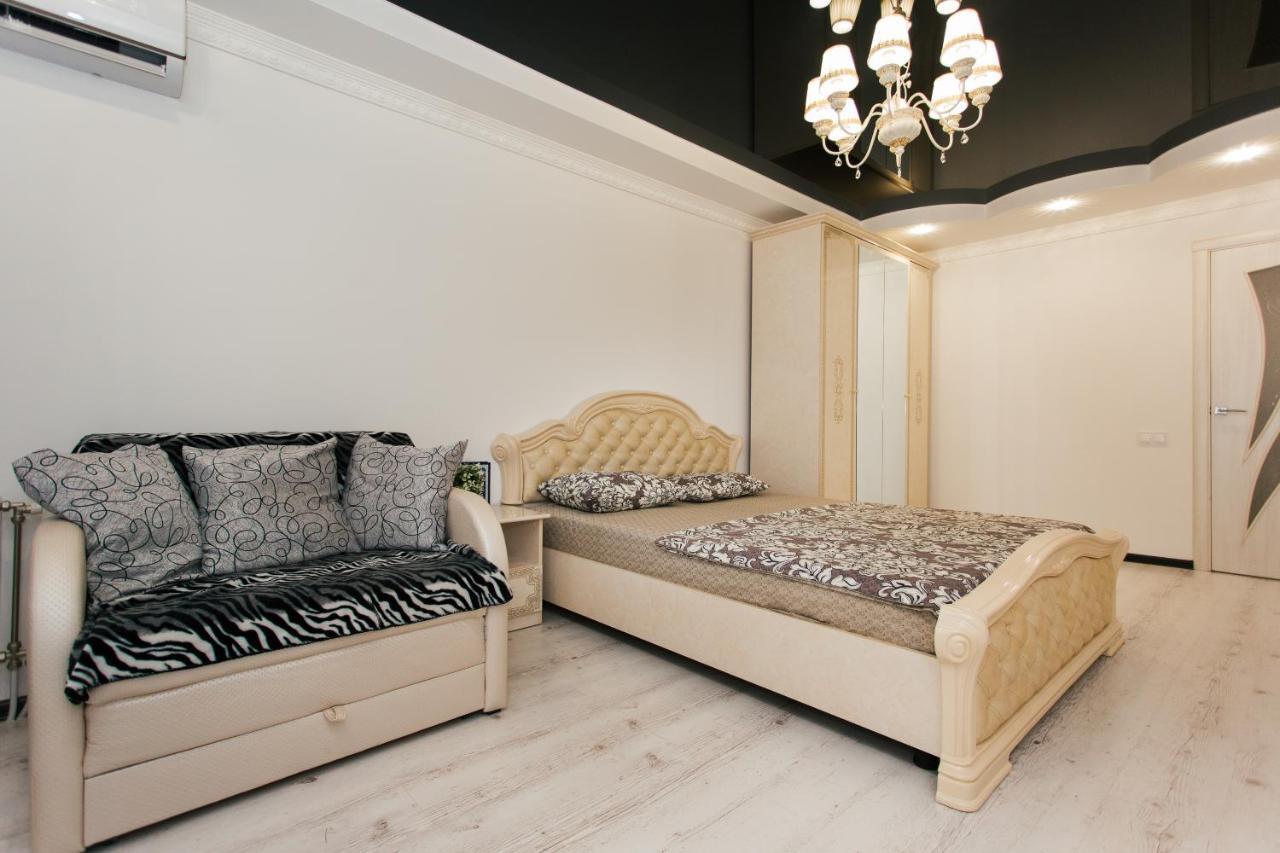 De LUXE Apartments Centr Illinskaya Sumy Exteriör bild