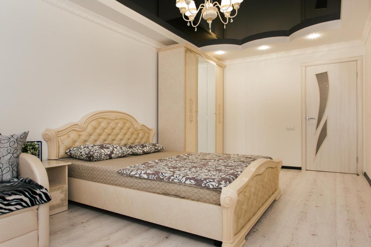 De LUXE Apartments Centr Illinskaya Sumy Exteriör bild